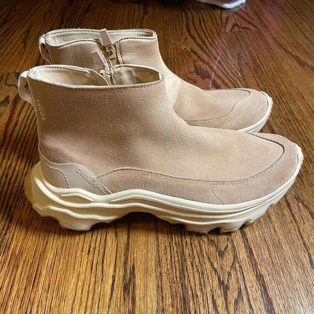 Sorel Women's Kinetic Breakthru Acadia Waterproof Boot in Tawny Buff Size 10